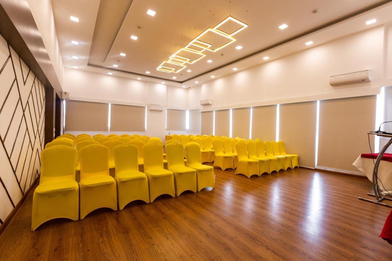 Clubhouse Nami Residency, Ahmedabad Hotel Luaran gambar